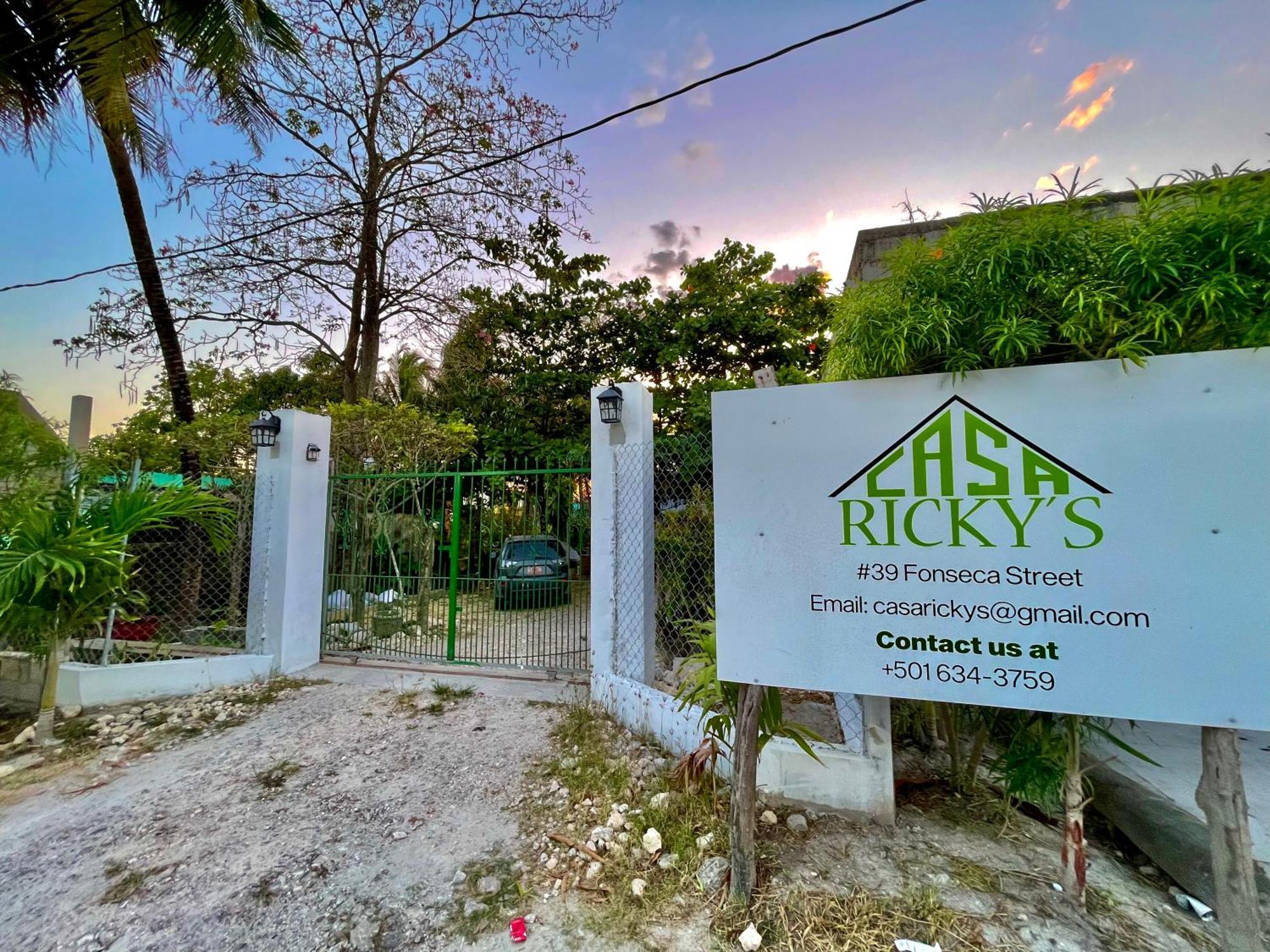 Hostel Casa Ricky'S Orange Walk Exterior foto