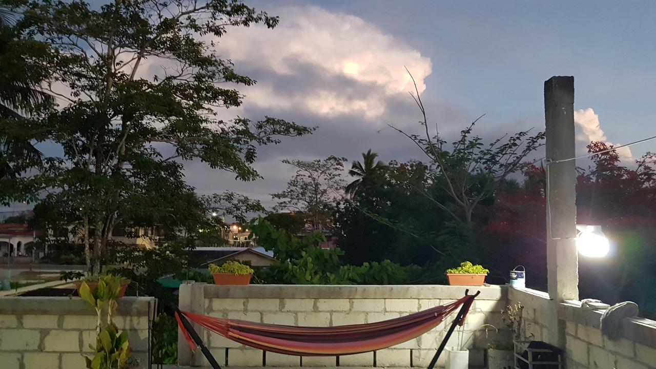 Hostel Casa Ricky'S Orange Walk Exterior foto