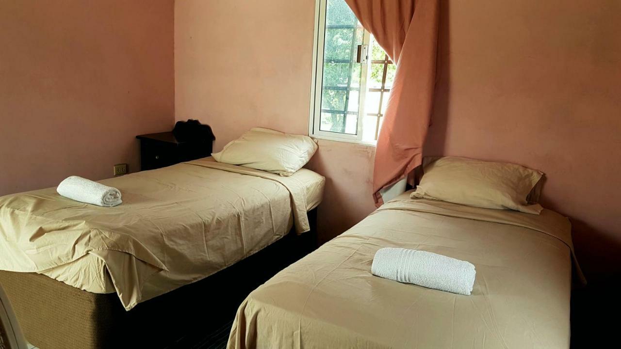 Hostel Casa Ricky'S Orange Walk Exterior foto