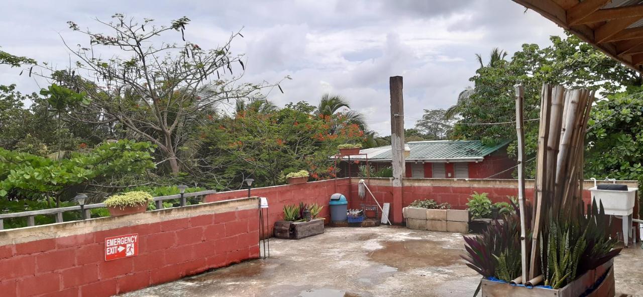 Hostel Casa Ricky'S Orange Walk Exterior foto