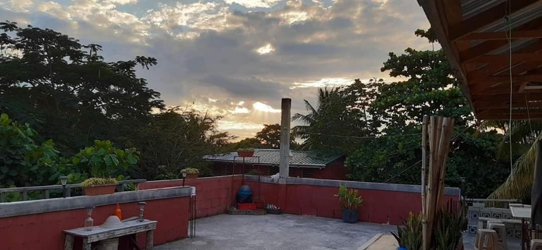 Hostel Casa Ricky'S Orange Walk Exterior foto